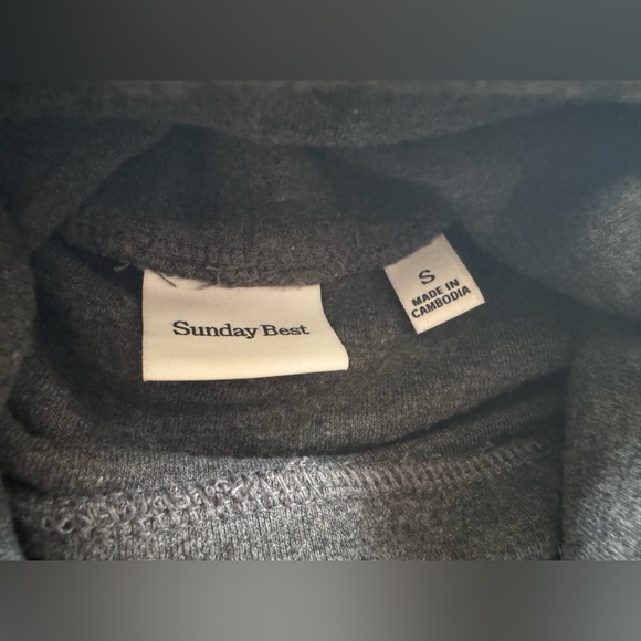 Aritzia Sunday Best Charcoal Turtleneck long sleeve top women’s size Small - Picture 7 of 8